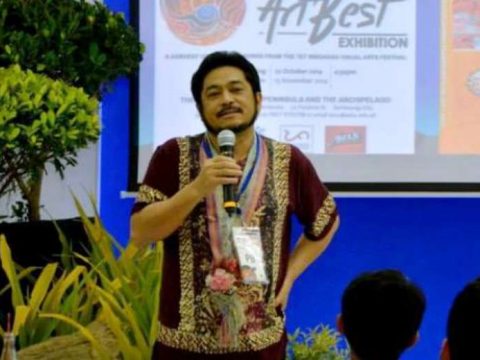 Filipinos cautioned about false Marcos treasure claims