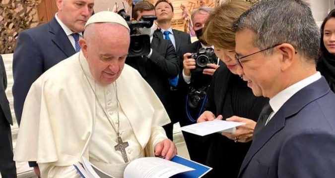 Singapore’s culture, community and youth minister meets pope