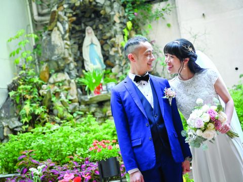 Six empty jars make a joyous wedding