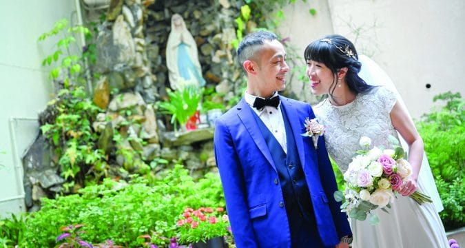Six empty jars make a joyous wedding