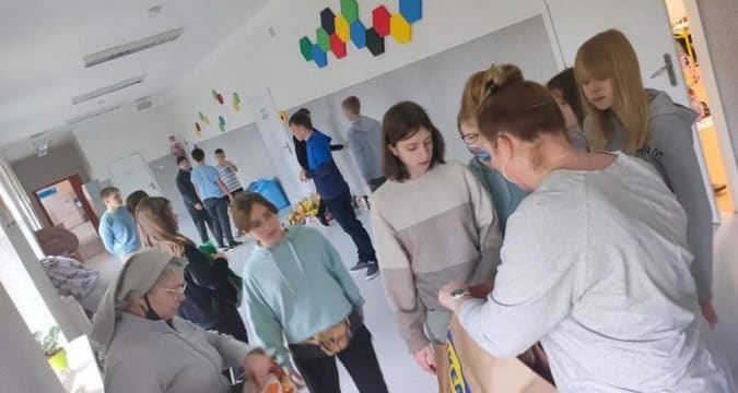 Helping Ukrainian refugees in Poland