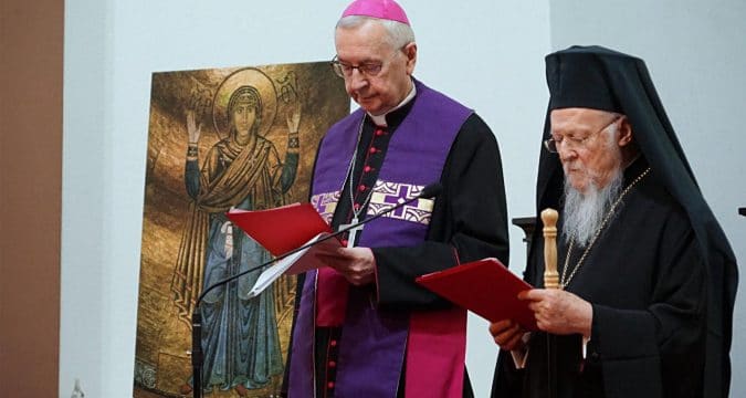 Ecumenical patriarch pledges solidarity with Ukrainians