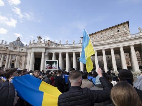 Pope clings to hope for dialogue by not specifically criticising Russia