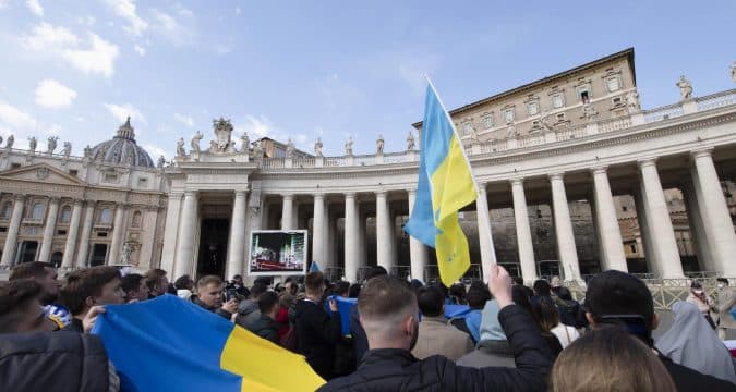 Pope clings to hope for dialogue by not specifically criticising Russia
