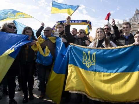 ‘Silence the weapons!’ pope says, praying for peace in Ukraine