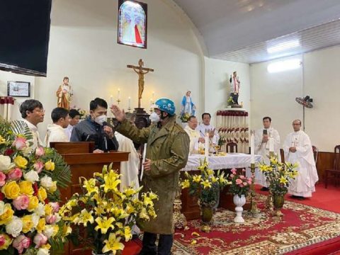 Local authorities interrupt Mass led by archbishop of Hanoi