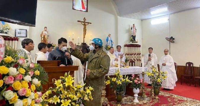 Local authorities interrupt Mass led by archbishop of Hanoi