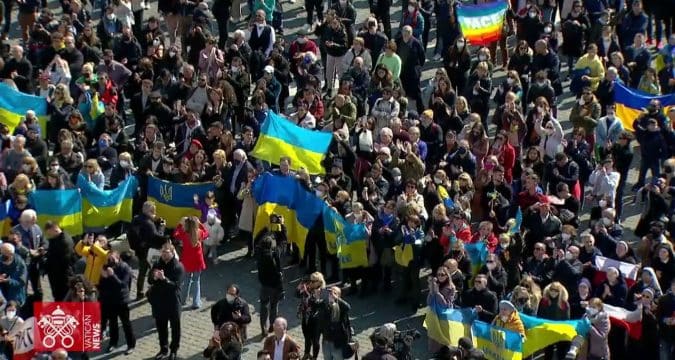 Video: Pope Francis calls for peace and open humanitarian corridors in Ukraine