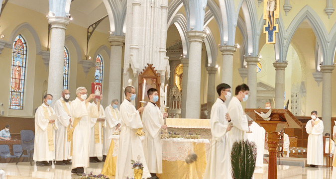 Holy Week in time of crisis