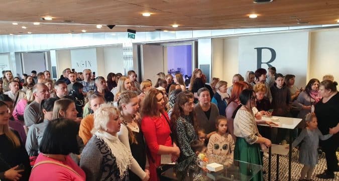 Caritas and Polish hotels serve Easter breakfast to 20,000 Ukrainians