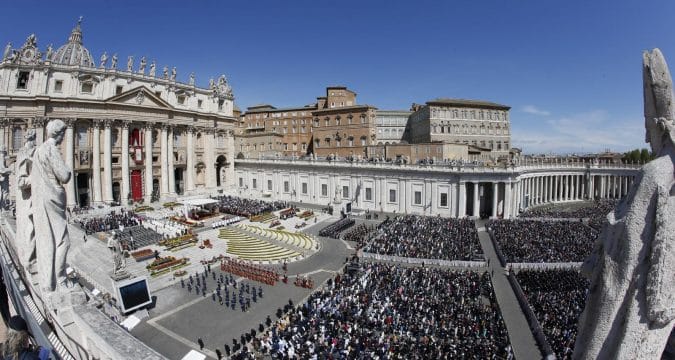 Power, money can obscure Easter joy, pope says