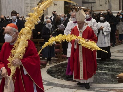 Pope calls for Easter truce