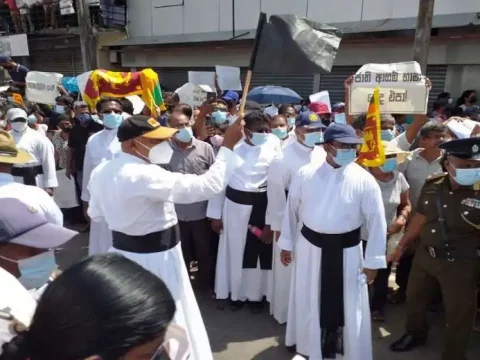 Calls mount for Sri Lankan government to quit