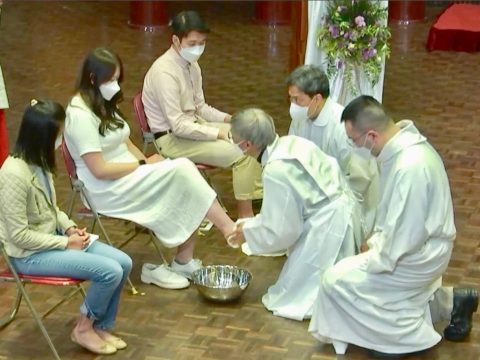 Bishop Chow washes the feet of young people on Holy Thursday
