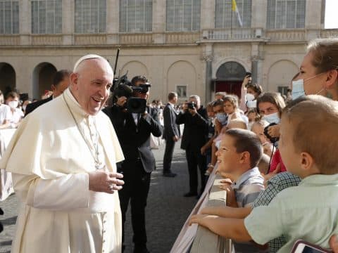 Ideology obstructs beauty of family, pope says