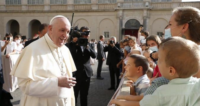 Ideology obstructs beauty of family, pope says