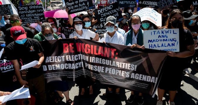 Reach out and serve say Philippine bishops in wake election protests