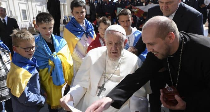 Hope and joy reawaken when old and young come together, pope says