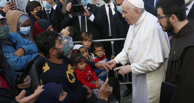 Immigration reform cannot be delayed, pope says in message