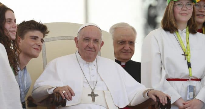 Pope criticises obsession with myth of eternal youth