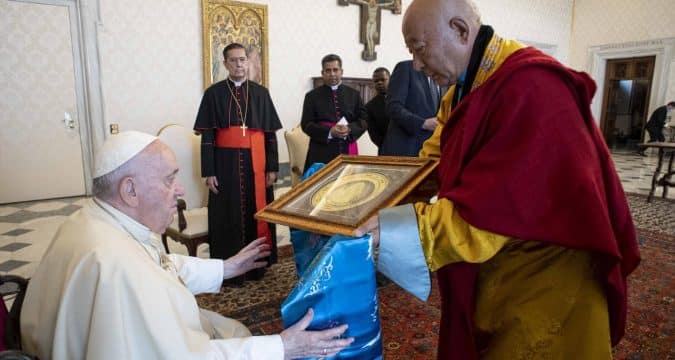 Pope urges Mongolian Catholics and Buddhists to promote peace