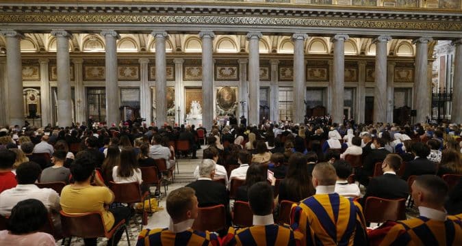 Pope leads rosary for peace with Ukrainian families