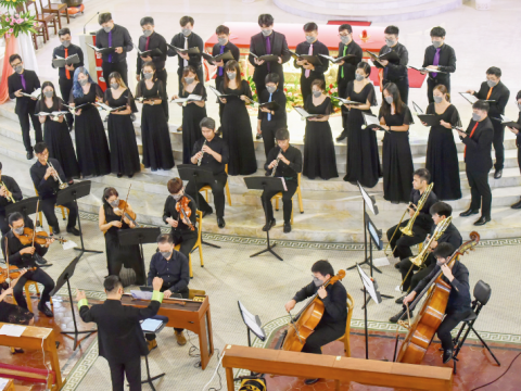 From our differences a symphony of praise–concert in honour of the pope