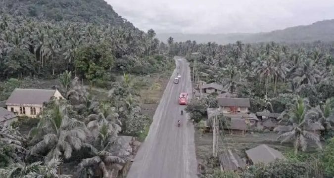 Thousands flee Philippine volcano eruption