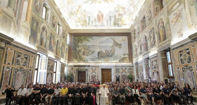Pope urges young people to be authentic