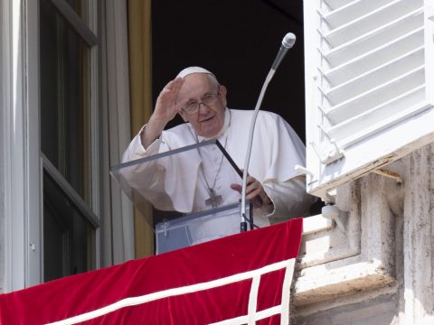 Enter by the narrow door who is Jesus, pope urges