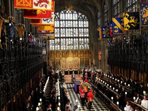 Cardinal praying at queen’s funeral signals openness to dialogue