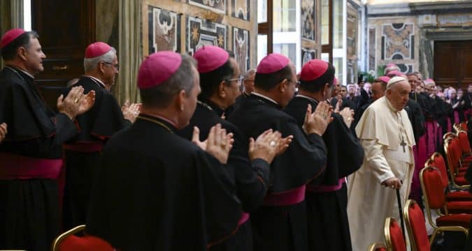 Pope meets bishops attending weeklong course