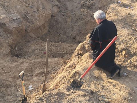 Papal almoner comes under fire delivering aid in Ukraine