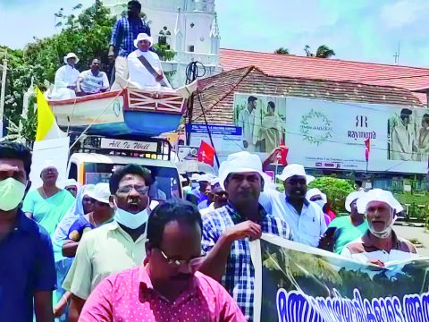 ￼Protesting fisherfolk to study impact of Indian port project