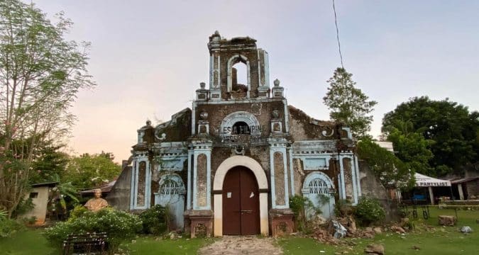 Rebuilding churches after Philippine quake