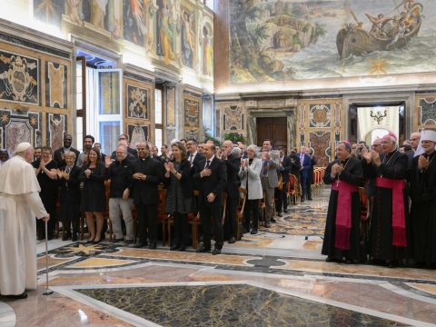 Present diversity of voices while preserving unity, pope tells communicators