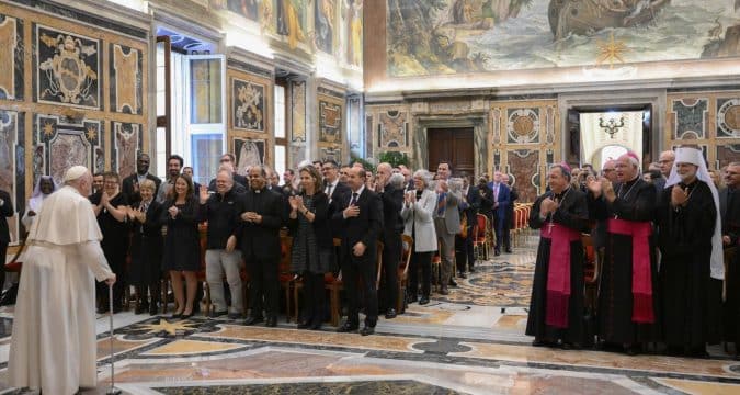 Present diversity of voices while preserving unity, pope tells communicators