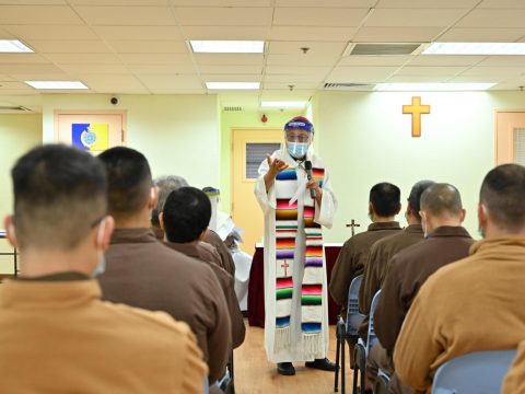 Bishop visits prisoners on Christmas Day