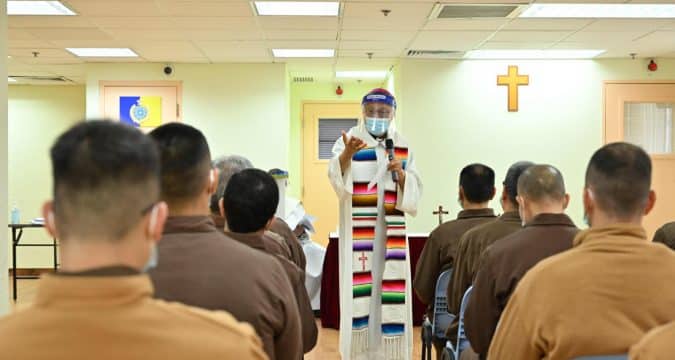 Bishop visits prisoners on Christmas Day