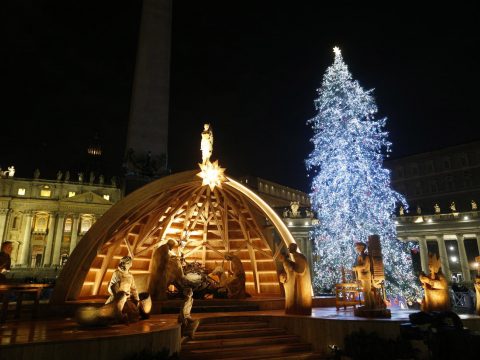 Keep the creche in Christmas, pope urges