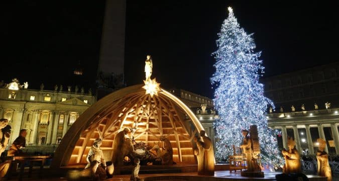 Keep the creche in Christmas, pope urges