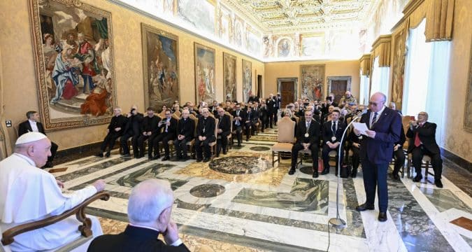 Pope asks lay associations to develop evangelical spirit
