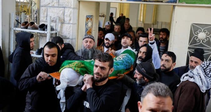 Pope Francis condemns spiral of death in the Holy Land