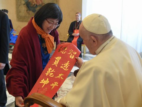 Women help religions share wisdom, promote peace, pope says