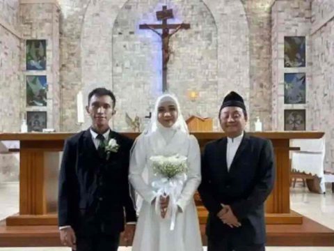 Indonesia upholds ban on interfaith marriage