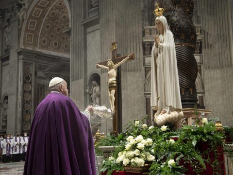 Pope asks Catholics to renew consecration of world to Mary every March 25
