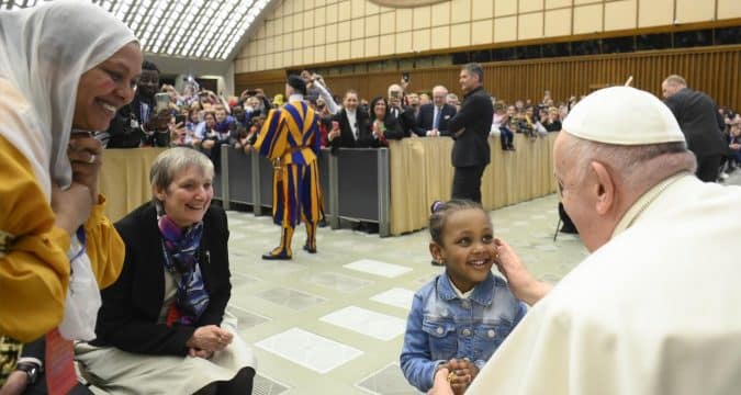 Welcoming migrants, refugees is first step toward peace, pope says