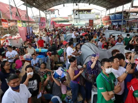 Victims of Davao fire beg for food and water