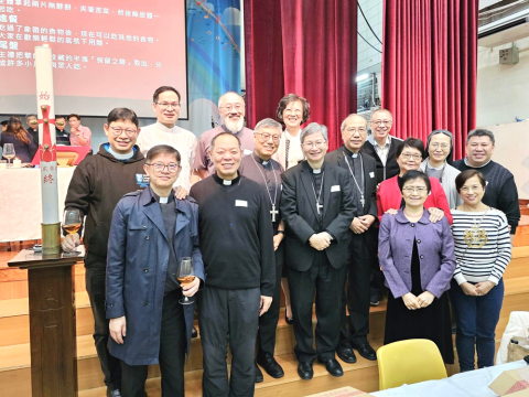 Ecumenical Passover brings Anglican and Catholic brethren around the table