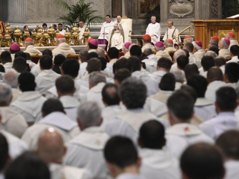 Be apostles of harmony, not division pope tells priests